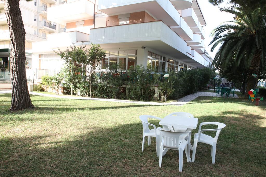 Hotel Blumen San Benedetto del Tronto Kültér fotó